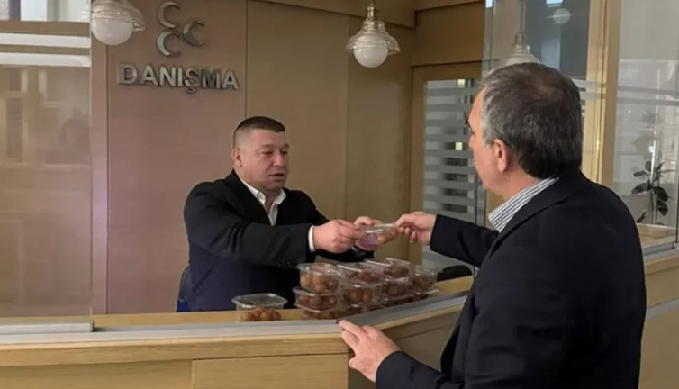 Devlet Bahçeli, Ferdi Tayfur için lokma döktürdü