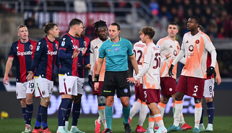 Roma son dakika penaltısıyla 1 puanı kurtardı