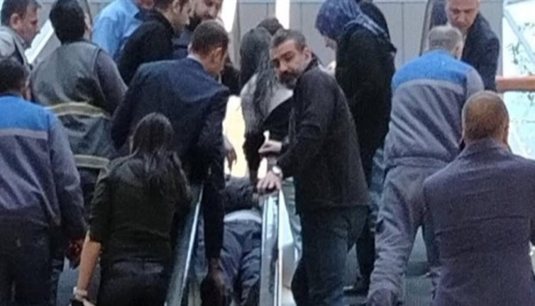 AVM'nin tavan arasından düşen işçi hayatını kaybetti