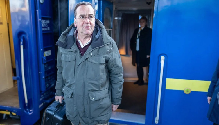 Almanya Savunma Bakanı'ndan Ukrayna çıkartması