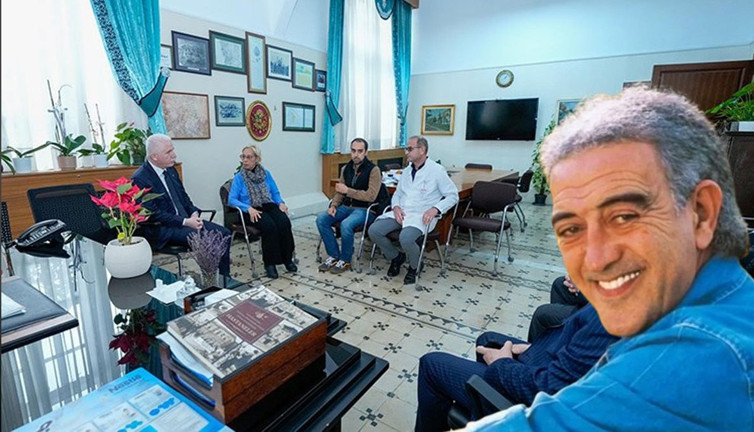 İstanbul Valisi Davut Gül’den usta sanatçı Edip Akbayram'a ziyaret