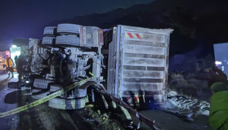 TIR 2 kişiye mezar oldu