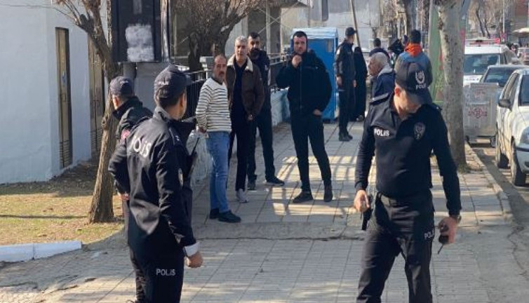 Kurşunu yedi yere yığıldı