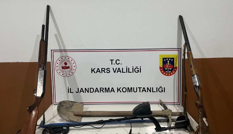 Digor’da defineciler suçüstü yakalandı