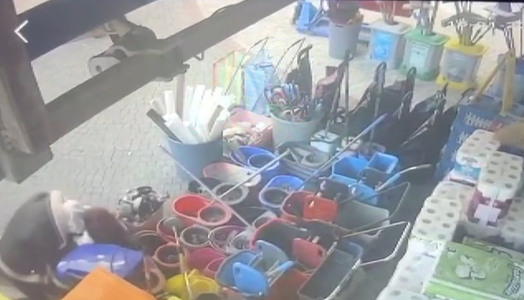 Isparta’da kadınlar arasında saç saça kavga