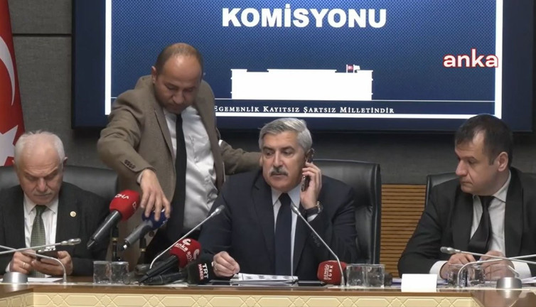 AKP'li vekillerin mikrofon ile imtihanı. Yine açık unutuldu! Öyle bir şey söyledi ki...