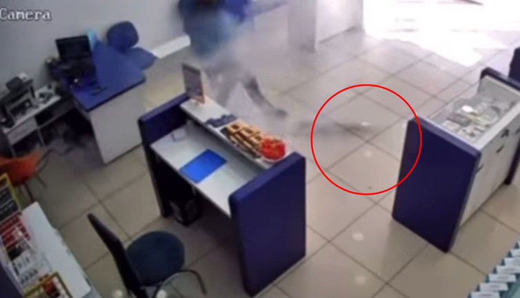 Cep telefonun bataryası böyle patladı