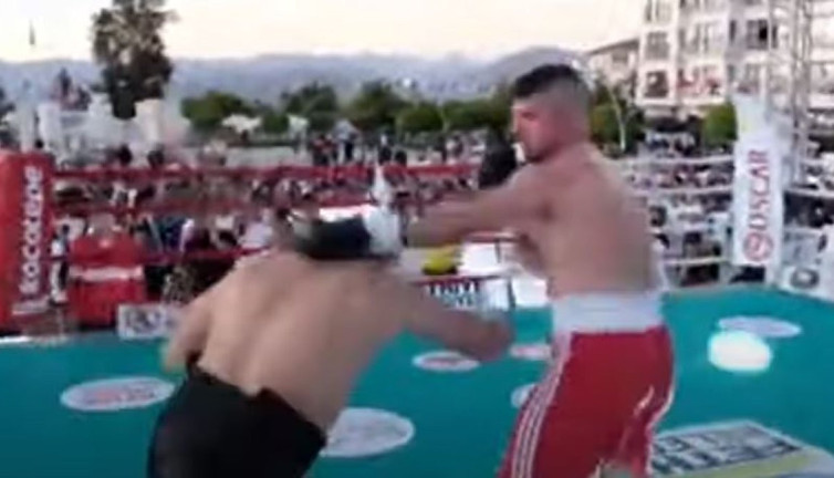 İstanbul'da boks gecesi