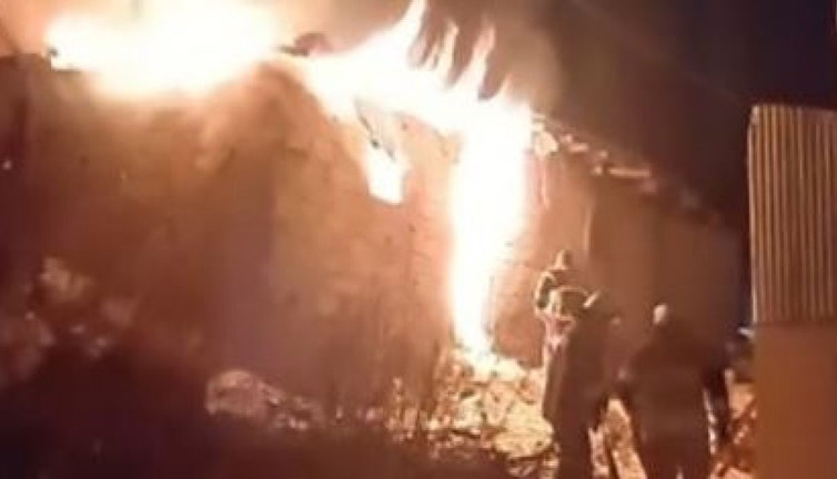 Kömürlükteki kuzu yanarak telef oldu