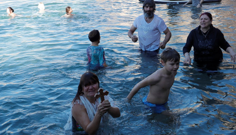 Antalya'da denizden haç çıkarma töreni