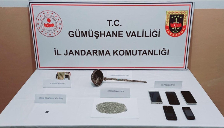Gümüşhane’de tarihi eser operasyonu: Metal kepçe, sikke ve altın cevheri ele geçirildi