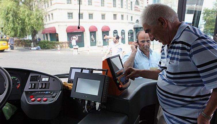 Ücretsiz ve İndirimli ulaşım kaldırıldı. Öğrenci ve 65 yaş üstüne kara haber
