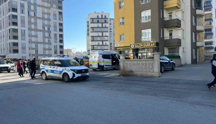 Özel Harekat polisi evinde ölü bulundu