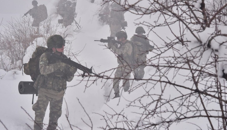 Mehmetçiğin nefesi teröristlerin ensesinde: 4 PKK’lı etkisiz hale getirildi