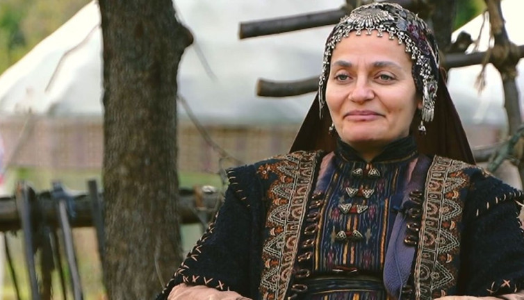 Sette kaza geçirdi! Ünlü oyuncu Didem Balçın apar topar hastaneye kaldırıldı