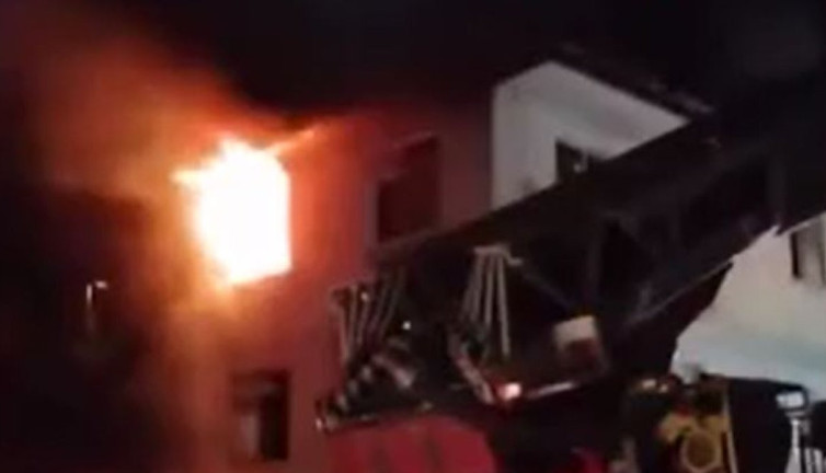 Ankara’da 2 katlı ev yandı
