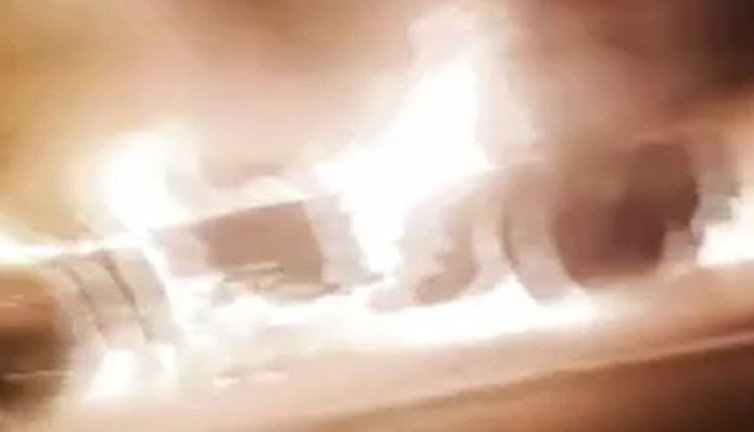 Kömür yüklü TIR yandı