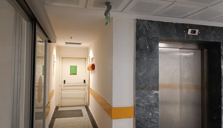 Hastanede tepki çeken durum! Acil çıkışa 'sigara engeli'