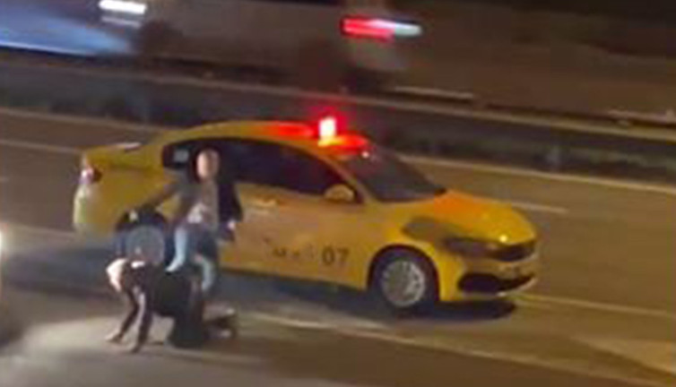 Ücret ödemeden kaçmaya çalıştı! Tekme tokat dövdü