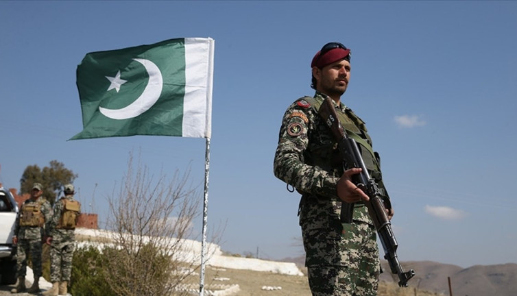 Pakistan’da 3 ayrı operasyon: 30 militan etkisiz hale getirildi