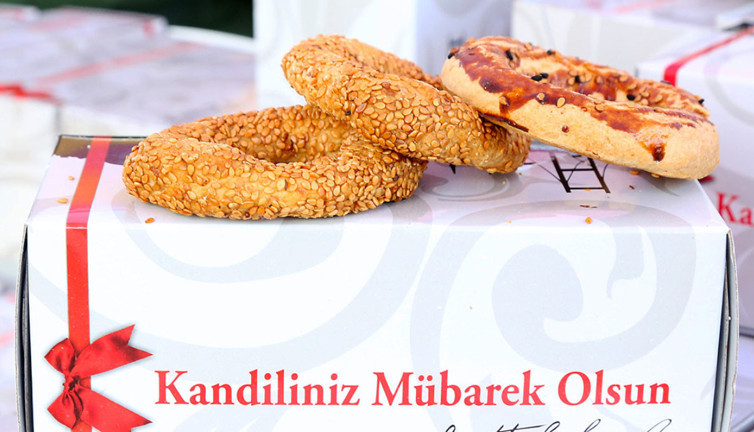 Vatandaşlar kandil simidine yoğun talep gösterdi