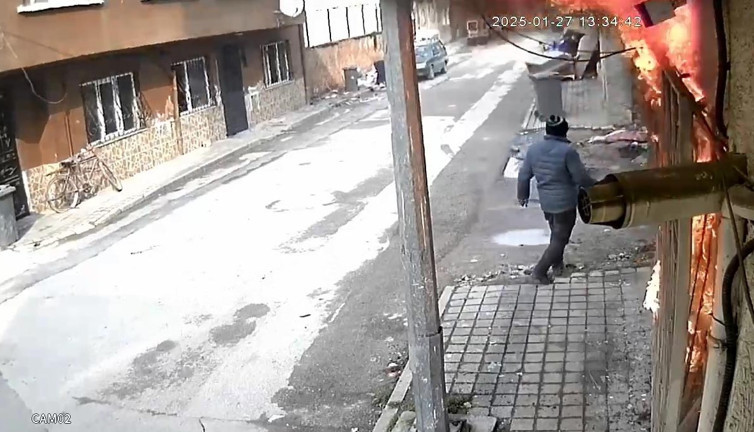 Evi yakan adam 2 çocuğunu rehin aldı! 24 saat sonra teslim oldu