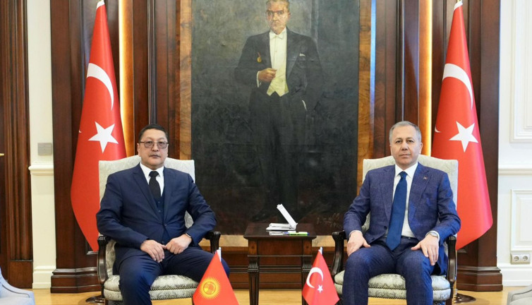 İçişleri Bakanı Yerlikaya, Kırgızistan Acil Durumlar Bakanı Ajikeyev'i kabul etti