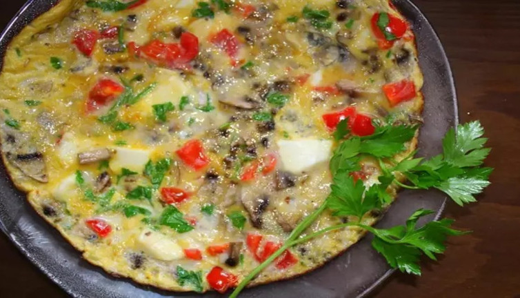 Koltukta otururken kas yapmanıza yardımcı olan besin! Yumurta ekleyince faydası katlanıyor