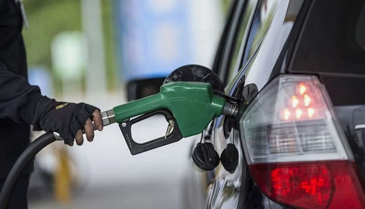 Akaryakıt fiyatlarında büyük sürpriz. Güne yeni tarifeyle uyanacaksınız