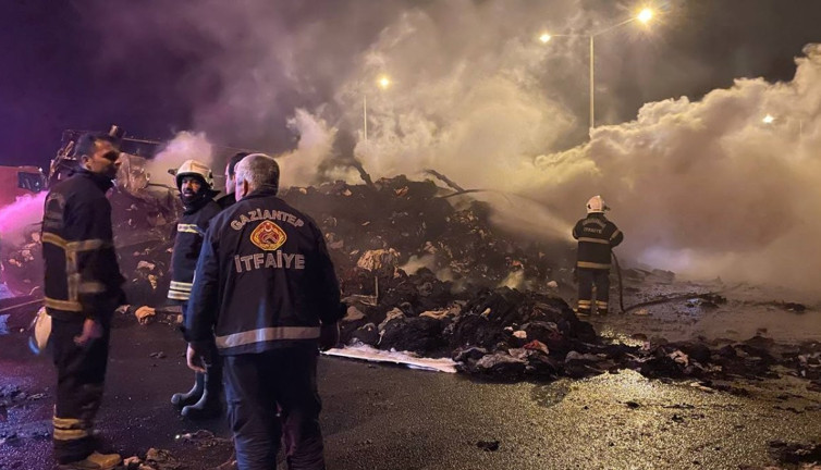 TIR, otobüs, otomobil birbirine girdi! Ortalık yangın yerine döndü