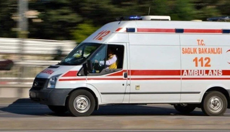 Işık ihlali kaza getirdi! Araçlar kavşakta birbirine girdi