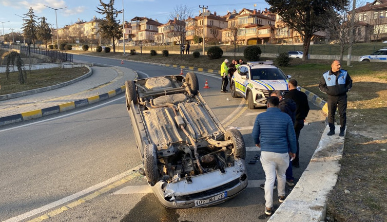 Kastamonu'da feci kaza: Virajı alamayan otomobil takla attı: Anne ve çocuk yaralı
