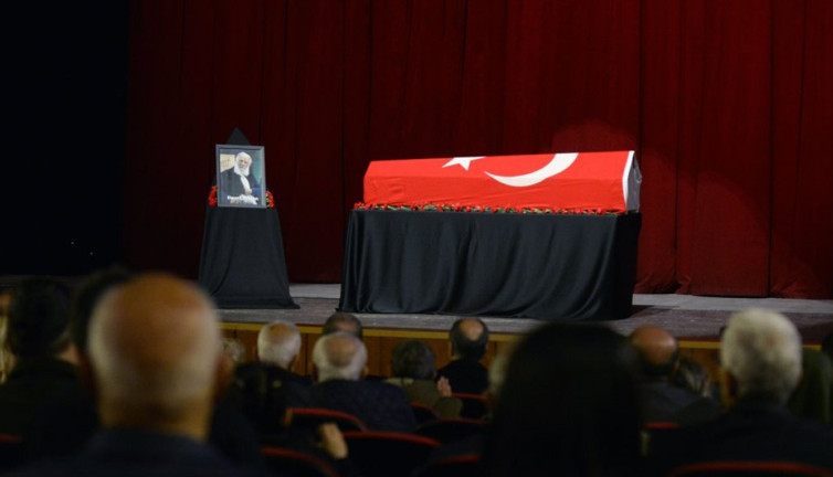 Usta sanatçı Etem Çalışkan son yolculuğuna uğurlanıyor