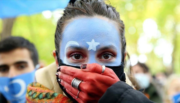 Uygur Türklerinin Türkiye'ye seyahatini yasakladı