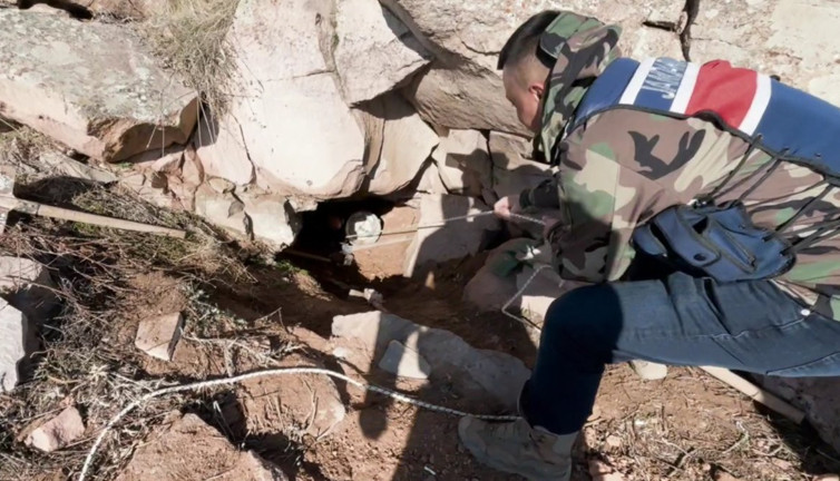 Define avcıları kazdıkları kuyuda suçüstü yakalandı! Jandarma iple tek tek çıkardı