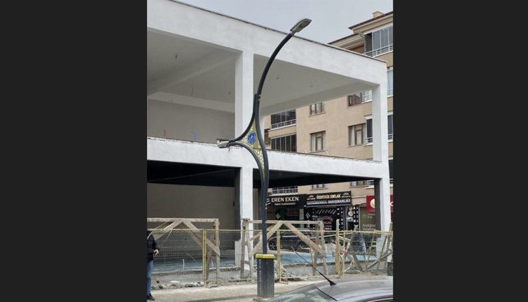 Kulu’da boya ustası merdiven boşluğundan düştü