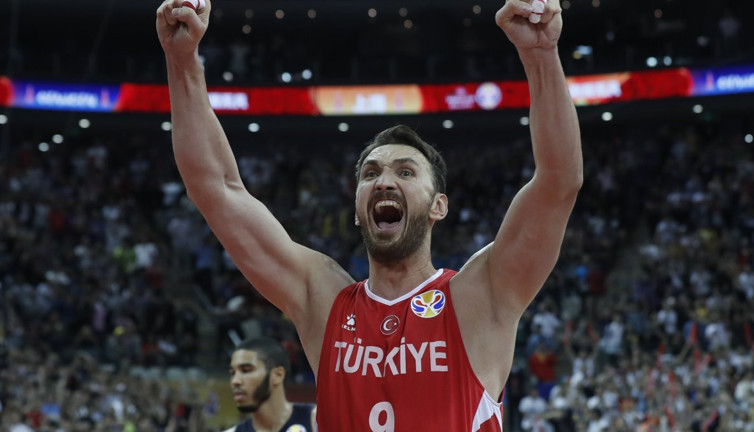 Semih Erden, basketbolu bıraktığını açıkladı