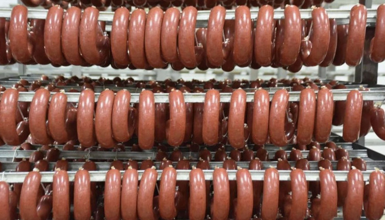 Vatandaşa sucuk diye bakın ne yedirmişler! Analizi yapan ekibin de ağzı açık kaldı