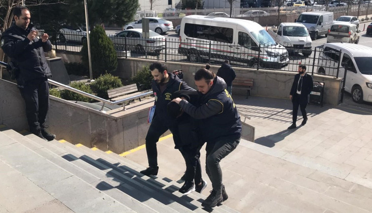 120 saat kamera kaydı incelendi! Villa hırsızları yakayı ele verdi