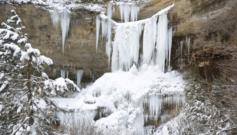 Donan şelaleden görsel şölen