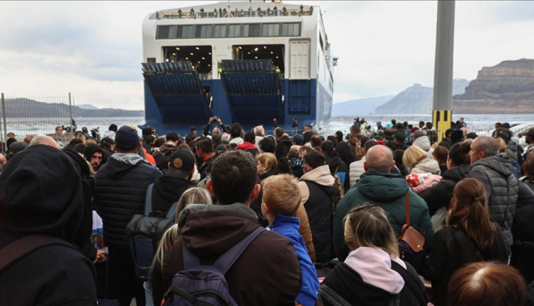 Yunan adalarında eğitim 1 hafta daha tatil edildi