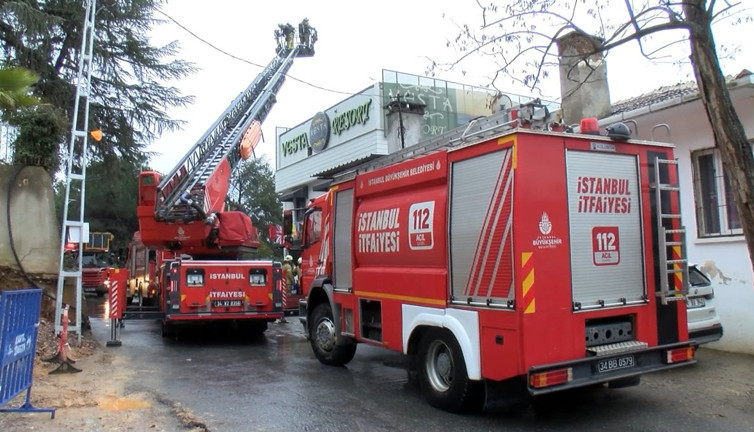 İstanbul'da 5 katlı otelde yangın! Müşteriler tahliye edildi