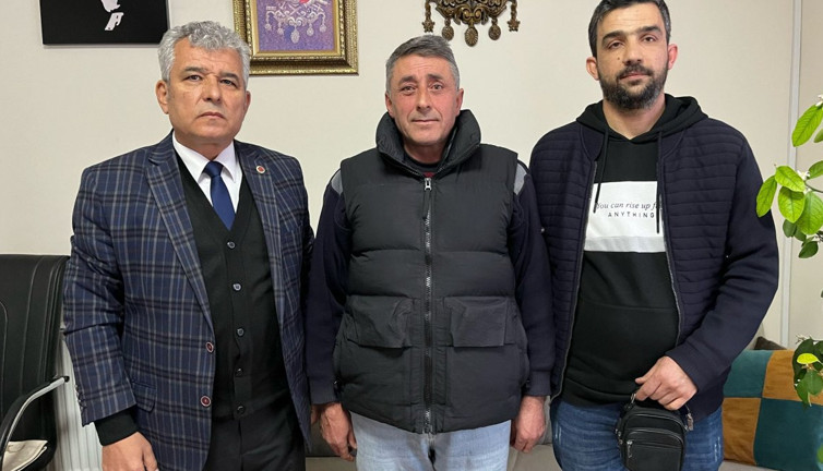 Emekli asker bulduğu para dolu çantayı sahibine teslim etti