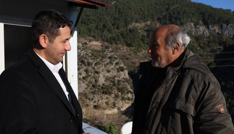 Sokakta yaşayan adama hediye konteyner ev