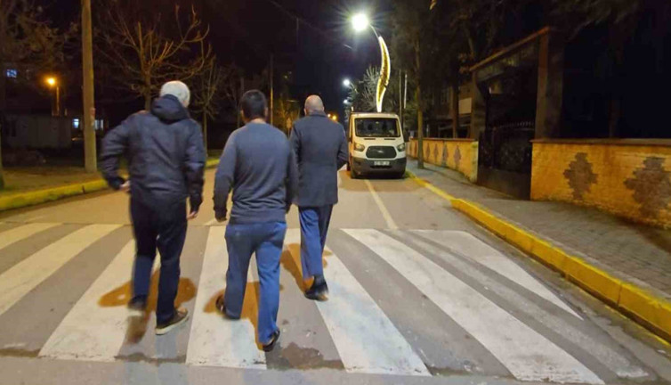 Gizemli kişi mahalleyi alarma geçirdi! “Allah’ın gönderdiği zatım” dedi