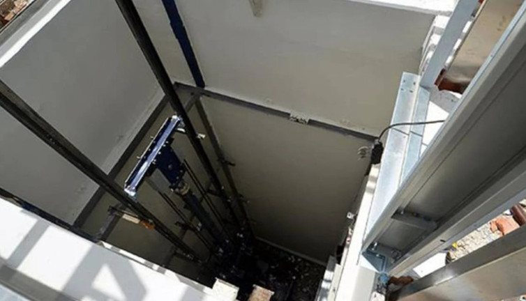 Facianın eşiğinden dönüldü! Asansör kabini ikinci kattan yere çakıldı