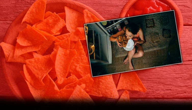 Yatmadan önce kaçınmanız gereken 6 besin! Cildi yaşlandırıyor