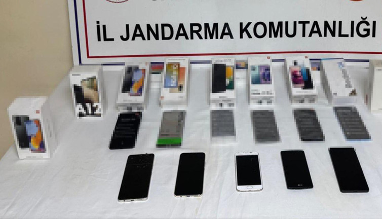 Gümrük kaçağı elektronik ürünler ele geçirildi