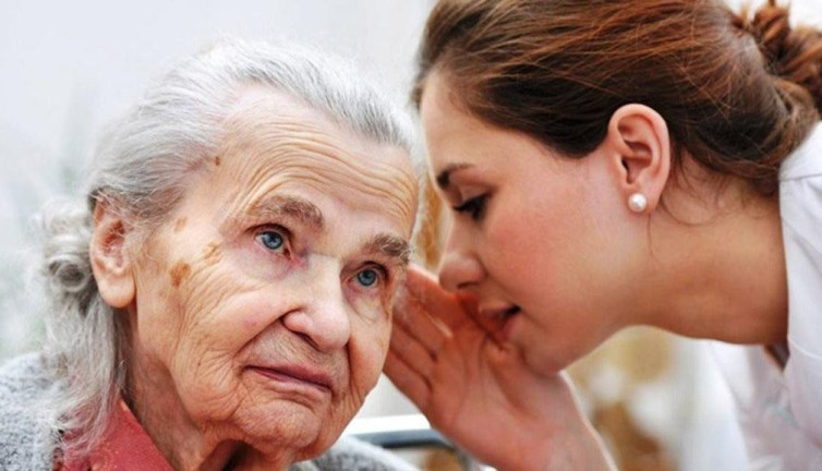 İşitme kaybı ve demans arasındaki kritik bağlantı! Uzmanlar uyardı