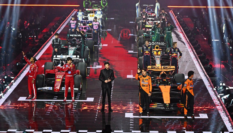 F1’in 75. Yıl kutlamalarına Hamilton damga vurdu